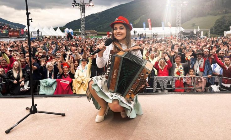 Die Biberbacherin Kerstin Schmidt auf der Bühne (Foto: Privat)