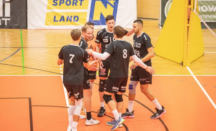 Der VCA Amstetten bejubelt den Heimerfolg. (Foto: Peter Maurer/VCA)