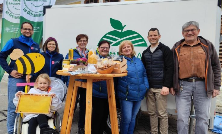 Das Organisationsteam rund um den Bauernmarkt (Foto: Michael Pfaffenbichler)