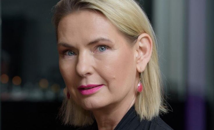 Die bekannte Krimiautorin Claudia Rossbacher zu Gast in Wallsee (Foto: Adrian Hipp)