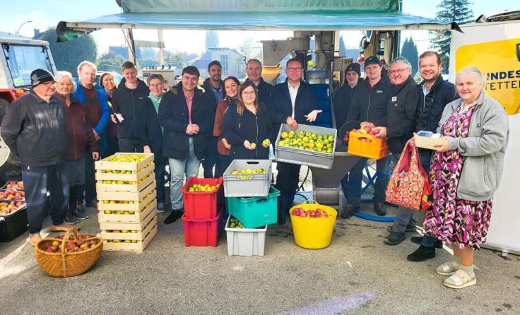 Die mobile Saftpresse machte am Bauernmarkt in Eisenreichdornach Station. (Foto: Stadt Amstetten)