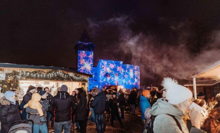 Advent im und rund um das Schloss Ulmerfeld (Foto: Daniel Schalhas/Inshot)
