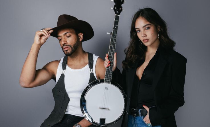 Cesár Sampson mit der Banjospielerin Mariana Isnenghi (Foto: Lukas Fuchs)