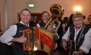 Feuerwehrball in Herzogsdorf mit Live-Musik und Tombola