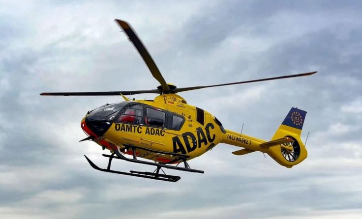 Rettungseinsatz nach schwerem Arbeitsunfall in Nettingsdorf (Foto: TEAM FOTOKERSCHI.AT)