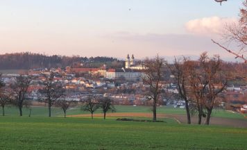 Weltfremdenführertag bietet Blick hinter die Fassaden von Sankt Florian