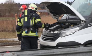 PKW-Brand in Wels-Puchberg löst Feuerwehreinsatz aus