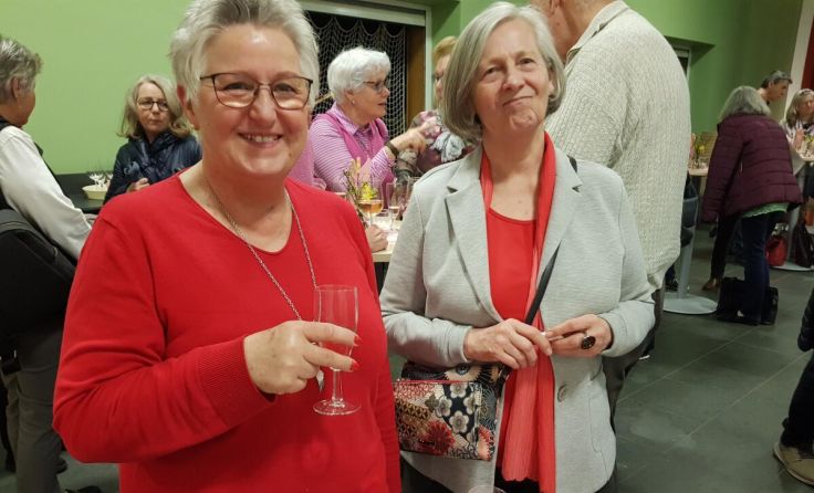 Im Anschluss sind Besucher zu einem gemeinsamen Umtrunk eingeladen. (Foto: Antonia Nöbauer)