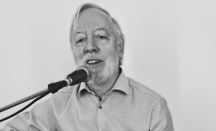 Franz Gratzer singt Lieder von Reinhard Mey. (Foto: Christa Gratzer)