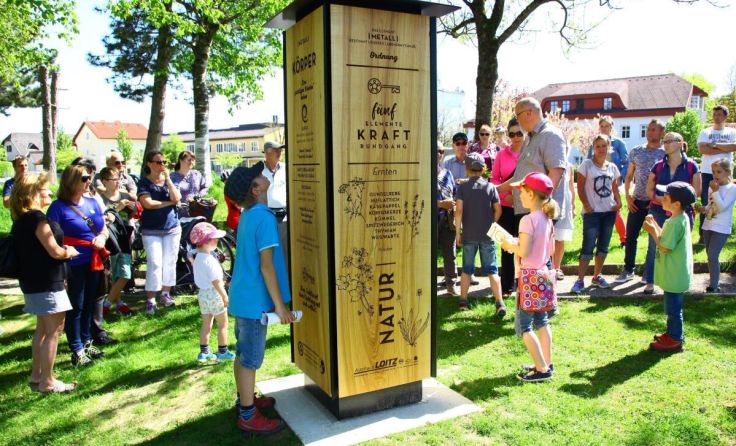 Teilnehmer des Fünf-Elemente-Rundgangs (Foto: Gesunden Gemeinde)