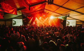 Zeltfest in Niederneukirchen: Ein Ort, ein Zelt, drei Tage