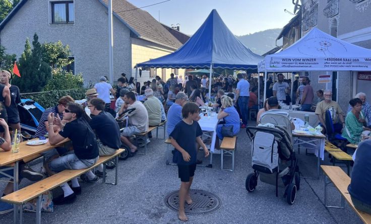 Straßenfest in der Bahnhofstraße in Kirchdorf (Foto: Julian Ehrenreich)