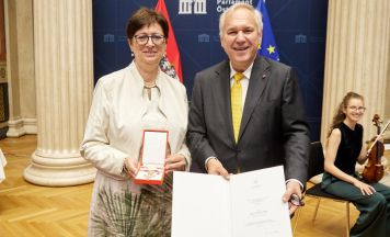 Großes Goldenes Ehrenzeichen für FPÖ-Bezirksobfrau Rosa Ecker