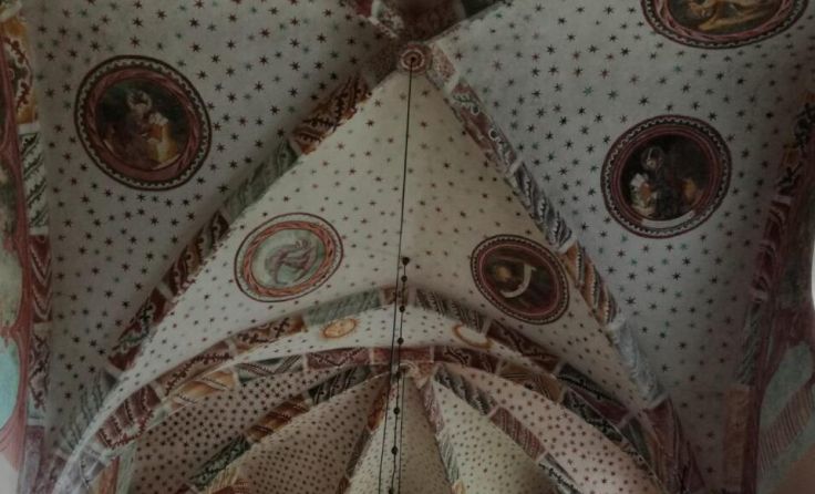 Der Sternenhimmel in der Wallfahrtskirche Sankt Leonhard in Pucking (Foto: H. Naderhirn)
