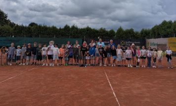 Volksschüler schnuppern Tennisluft beim UTC Mitterkirchen