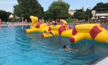 Kinderfreunde laden zum Wasserfest ins Ennser Freibad