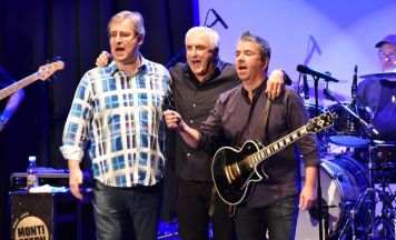 Monti Beton und Hans Krankl live in der Stiftsscheune Wilhering
