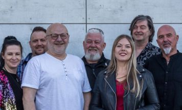 Rockgeschichte live am Trauner Kirchenplatz