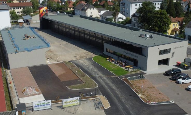 Das neue Feuerwehrgebäude - hier noch bei Bauarbeiten im Juli 2026 (Foto: Bildarchiv FF Enns)