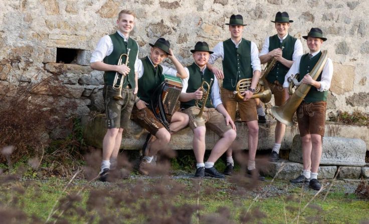 BradlBrass ist eine Tanzlmusi-Formation aus dem oberen Mühlviertel. (Foto: www.bradlbrass.at)