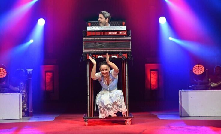 Die Magier Claudia und Michael Late sind im Dorfstadl Rufling zu Gast. (Foto: Michael Späth)