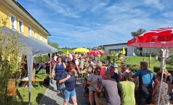 Piberbacher Dorfroas führt durch die Ortsmitte
