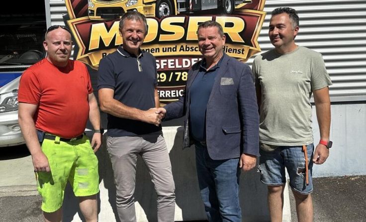 Gratulation beim Abschleppdienst Moser (Foto: Stadtgemeinde Ansfelden)