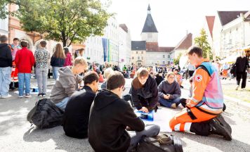 500 Jugendliche übten Reanimation am Braunauer Stadtplatz