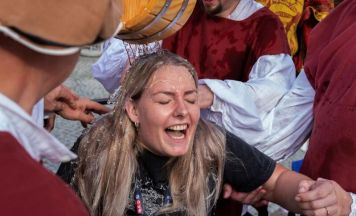 Gautschfeier bringt altes Druckerbrauchtum nach Grein