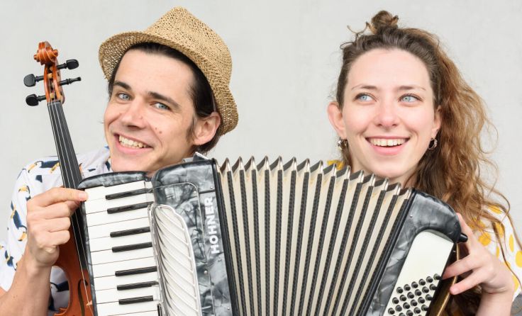 Sabine Rechberger und Tomáš Novák gestalten das Mitmachtheater. (Foto: Petra Moser)