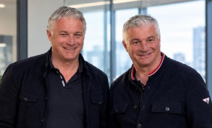 Bernd und Josef Kirisits (v. l.) sind an der Tiefkühlpizzamarke FRYZZA beteiligt. (Foto: Privat)