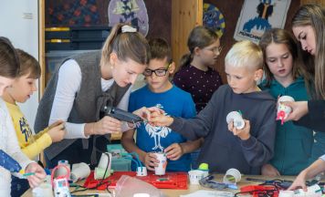 1.266 Kinder experimentierten beim Kindertag der Industrie in OÖ
