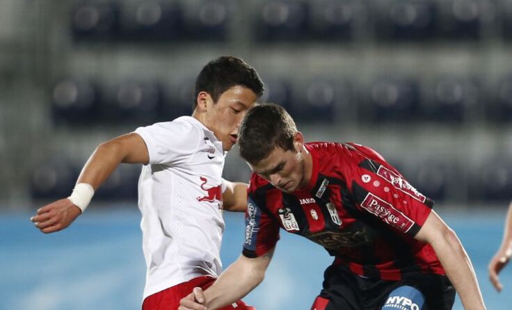 Eine 1:3-Pleite gegen Liefering kassierte der LASK (r. Christopher Drazan). Foto: GEPA