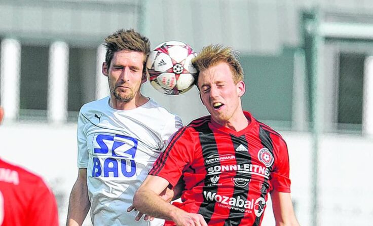 SK St. Magdalena (r.) besiegte im Klassiker SK Admira Linz 2:1. Foto: Meier