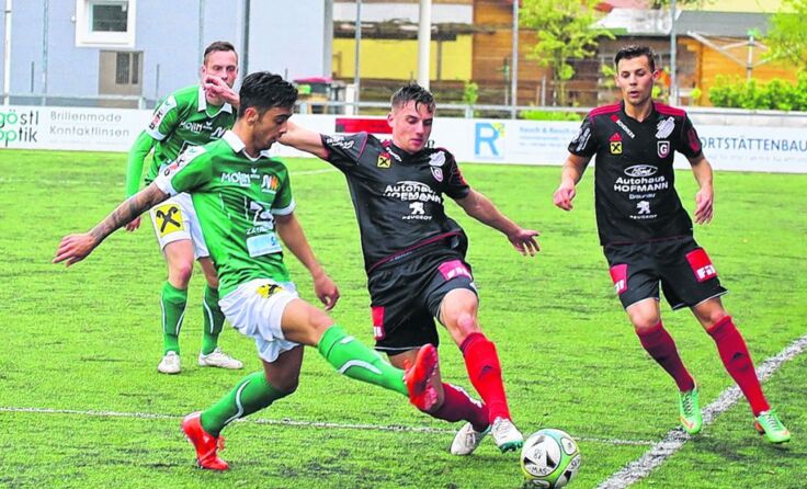 Den 29. Saisonzähler eroberte Gurten (r.) mit dem 2:2 in Wallern. Foto: Hörmandinger
