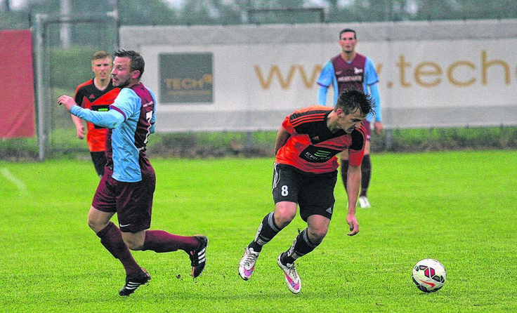 Neuhofen/Ried (r. Robert Pervan) verlor auch in Weißkirchen. Foto: Pirkes
