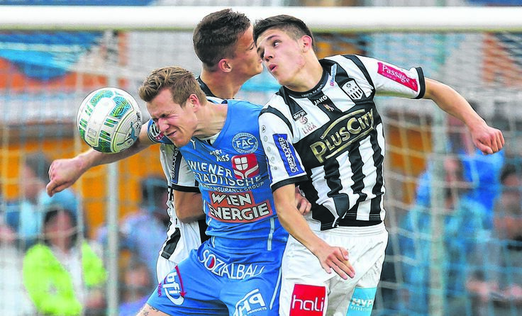 In der LASK-Startformation stand der erst 17-jährige Emir Karic (r.). Foto: GEPA