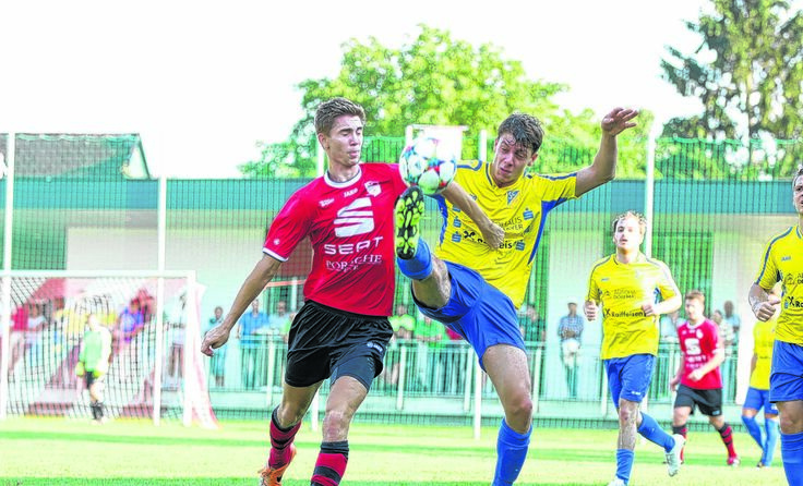 Einen 2:0-Heimsieg feierte SC Kronstorf (l.) gegen SC St. Valentin. Foto: Moser