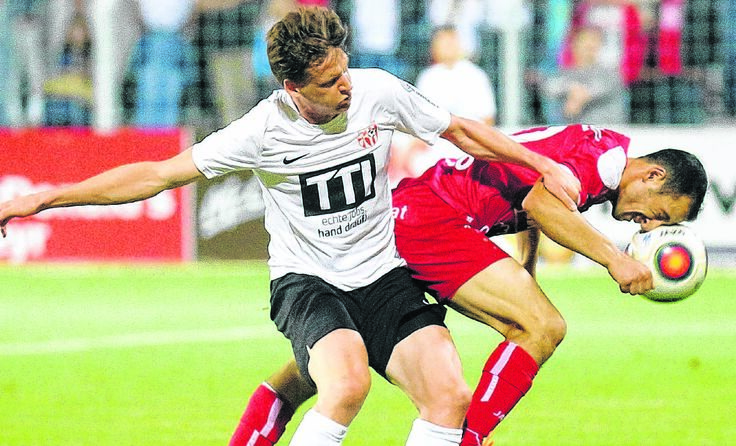 Nicht unterkriegen ließ sich St. Florian (l.) beim Zweiten Vorwärts Steyr. Foto: Moser