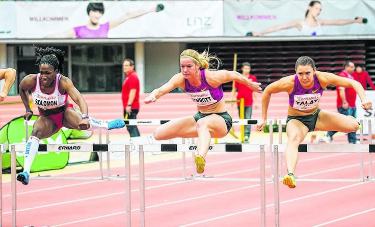 Zur Hallenweltmeisterschaft in den USA will Beate Schrott (M.). Foto: OÖLV