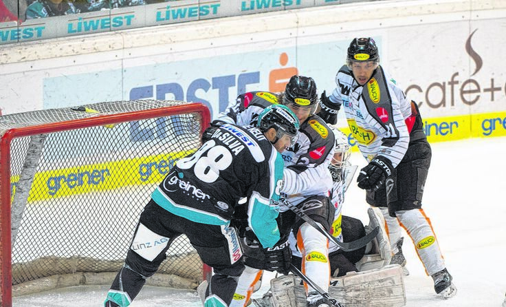 Die Black Wings (l. Dan DaSilva) verloren wieder gegen Dornbirn. Foto: BWL/Eisenbauer