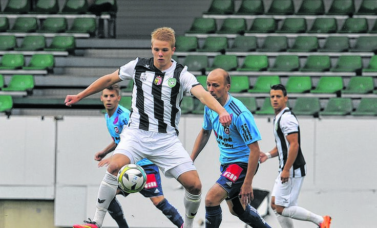 Von der jungen Garde traf Tobias Pellegrini (vo.) für Schwarz-Weiß. Foto: Tips/Meier