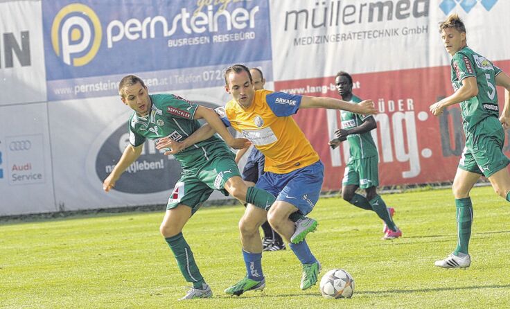 Endi Nuhanovic (vo. r.) legt mit SU St. Martin/M. am Traunsee los. Foto: Pirkes