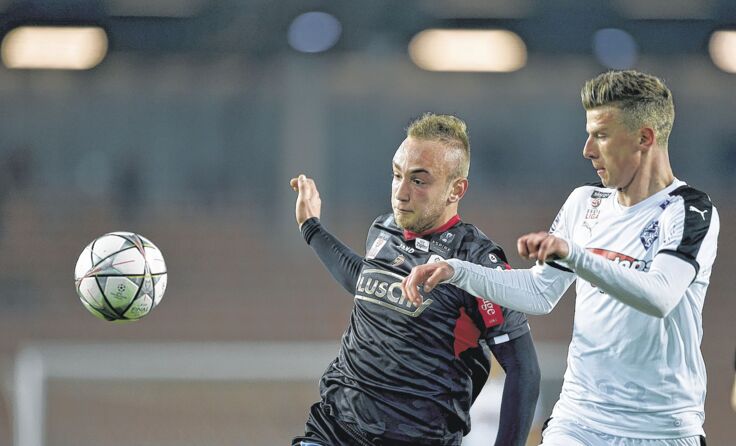 Dogan Erdogan (l.) glich für den LASK gegen Austria Salzburg aus. Foto: GEPA