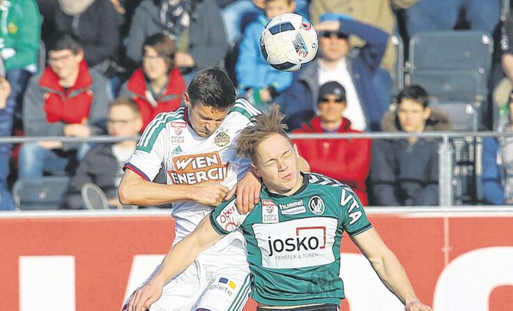 Sein erstes Bundesligator war ein ganz wichtiges für die SV Ried: Jakob Kreuzer (vo.) Foto: GEPA