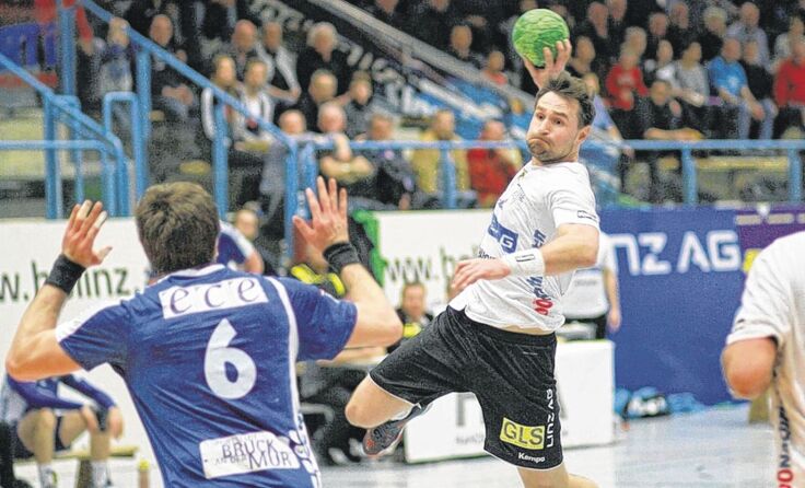 Ein Heimremis lieferte der HC LINZ AG (r. Klemens Kainmüller) ab. Foto: Wolfgang Pichler