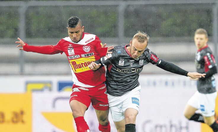 Nach frühem Rückstand setzte sich der LASK (r. Dogan Erdogan) in Kapfenberg 2:1 durch. Foto: GEPA