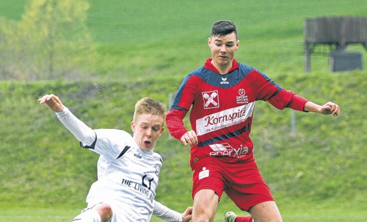 Putzleinsdorf (l. Alexander Ecker) feierte einen 1:0-Sieg in Pregarten. Foto: Berles