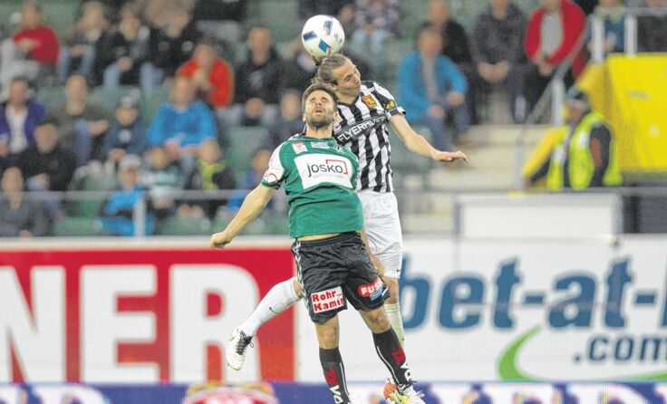 Dieter Elsneg (vo.) ließ die SV Ried jubeln. Foto: GEPA