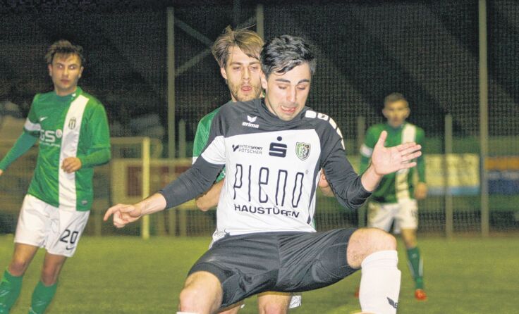 Nach einer halben Stunde verletzt vom Feld musste Daniel Höfler. Foto: Berles